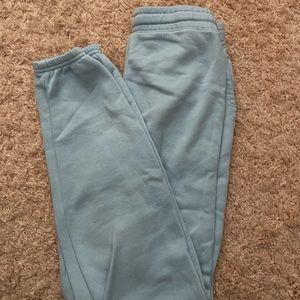 baggy sweatpants